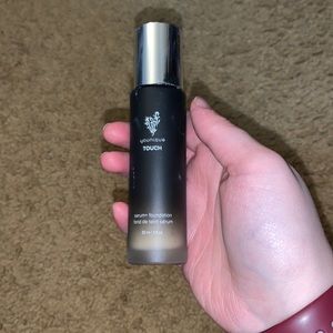 Younique serum+foundation in the shade tulle